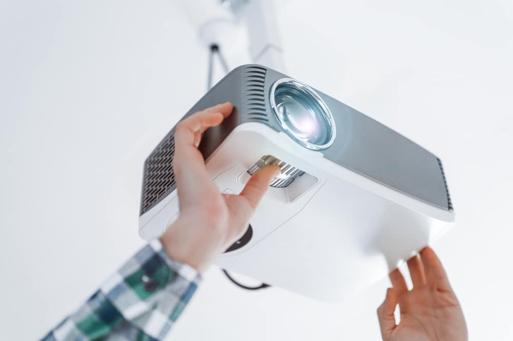 Setting The Focus Of A Multimedia Video Projector For Home